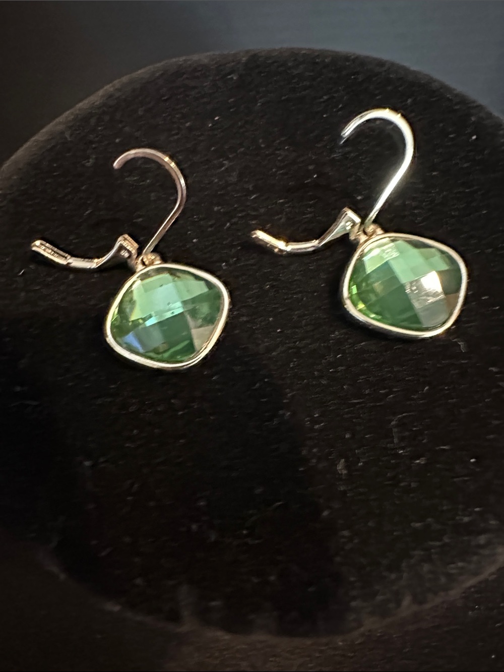 Napier green gem and goldtone earrings with snap clasp closure. - Picture 3 of 4
